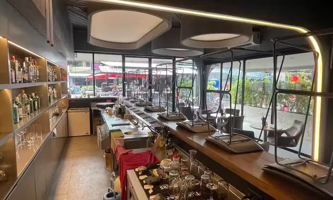 Unique Bar In Kamala