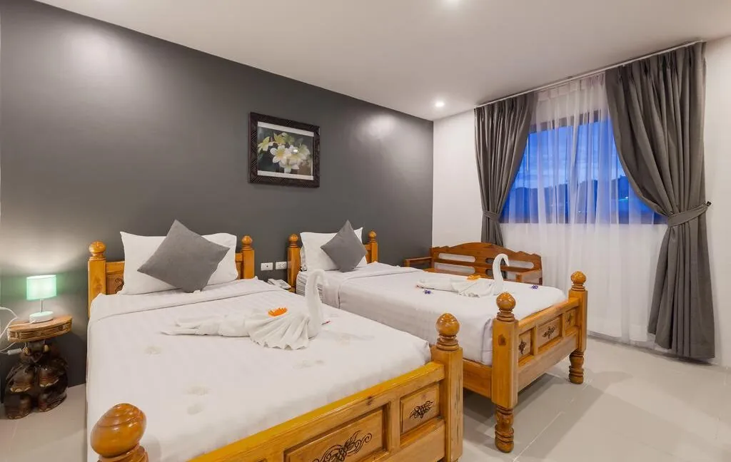 51 Room Hotel With Pool In Center Of Patong