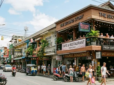 Unique Cafe Restaurant Close To Bangla Road