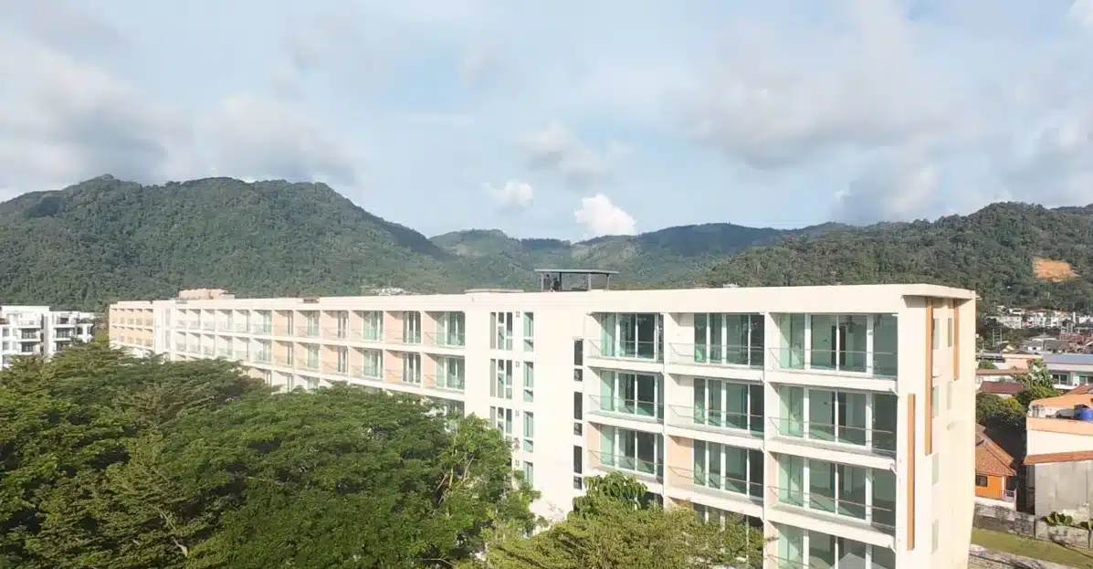 Hotel building for renovation with 110 Rooms